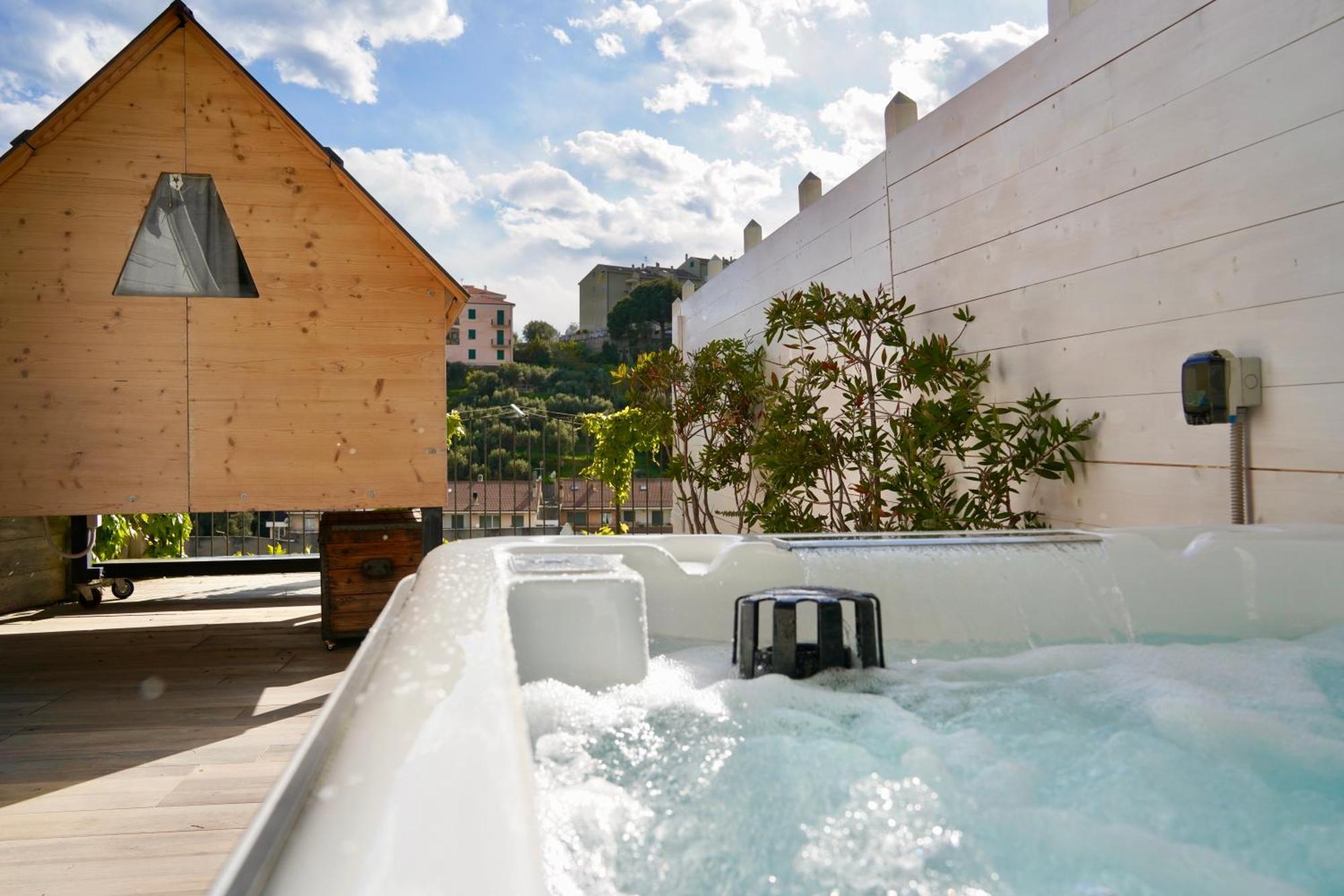 Hotel Starsbox Jacuzzi Privata E Piscina Vista Mare Celle Ligure Esterno foto